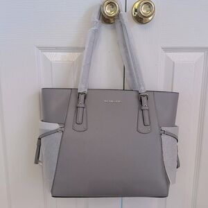 Beautiful light grey Michael Kors women’s purse. Never used